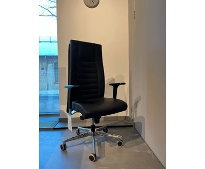 TAIT vezetői szék, fekete bőr