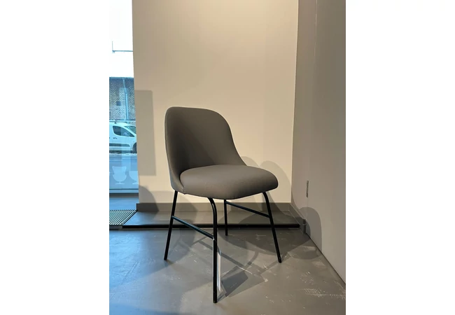 ALETA tárgyalószék, fekete porfestett láb